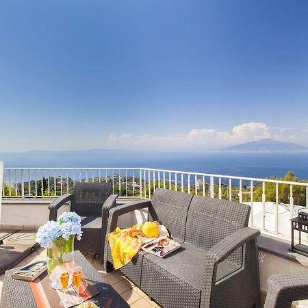 Amore Rentals - Casa Augusta A Sorrento Bagian luar foto