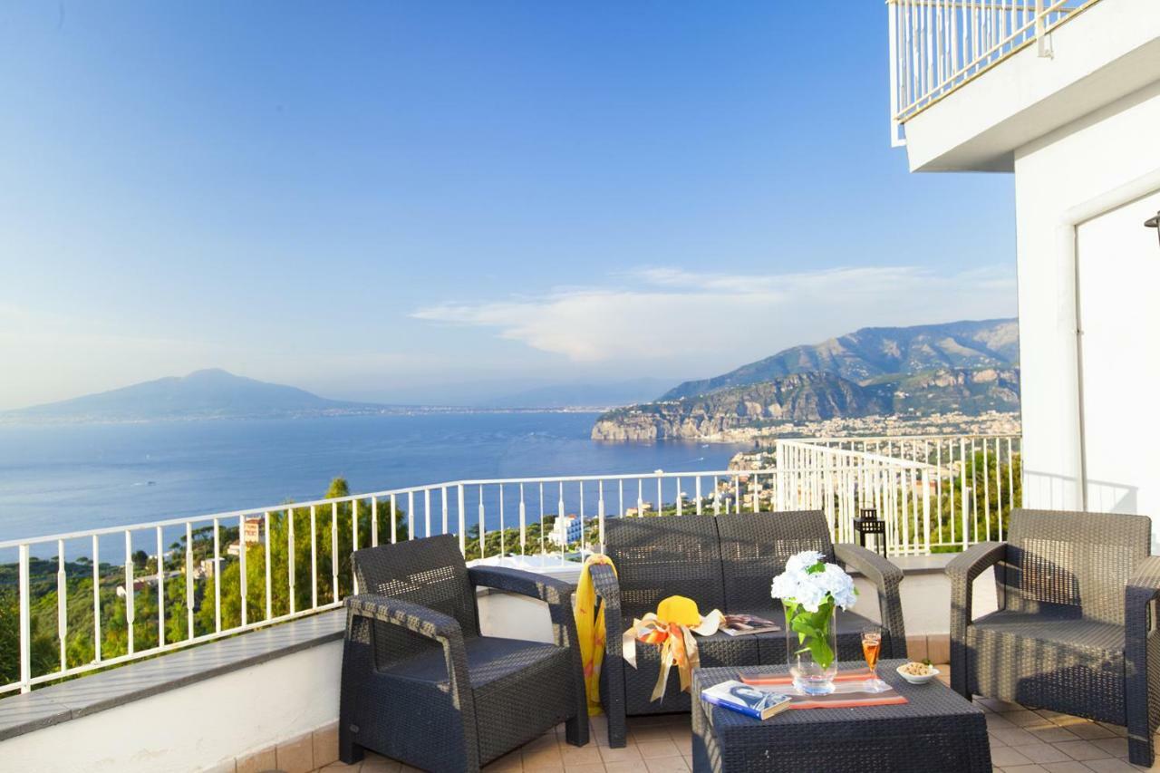 Amore Rentals - Casa Augusta A Sorrento Bagian luar foto