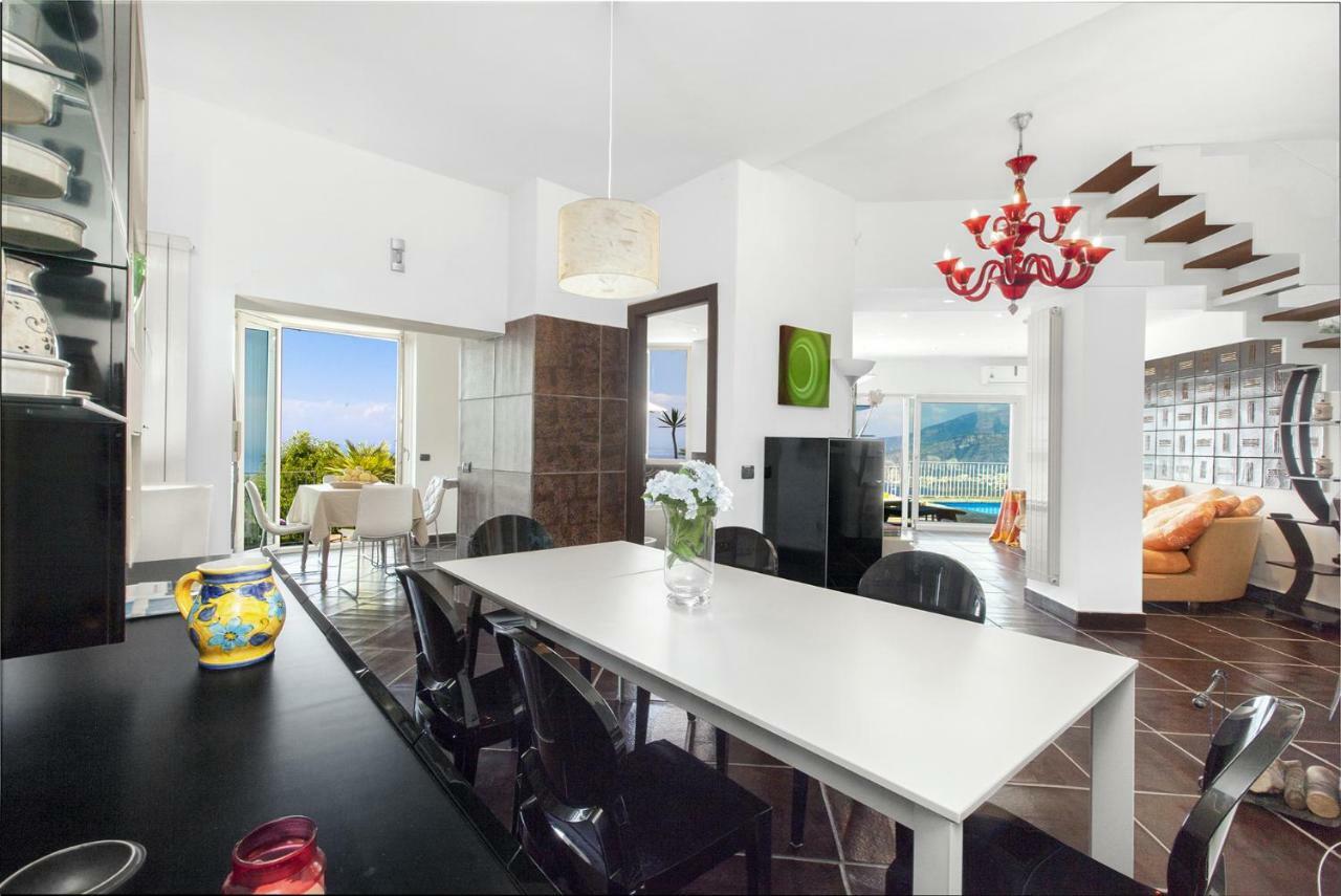 Amore Rentals - Casa Augusta A Sorrento Bagian luar foto